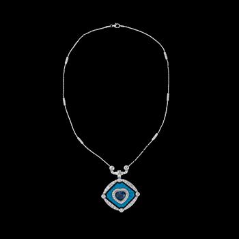 A blue sapphire, 5.15 cts, turqouise and brilliant cut diamond necklace, tot. 5.80 cts.