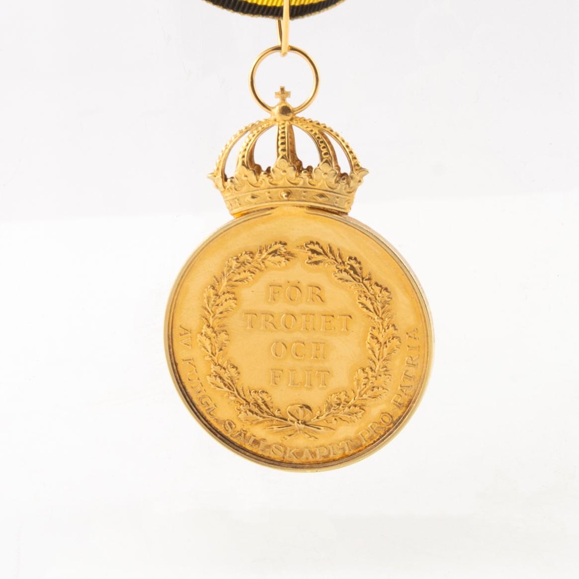 Medalj,  "För trohet och flit", 18K guld, af Kongl. Sällskapet Pro Patria, 1994.