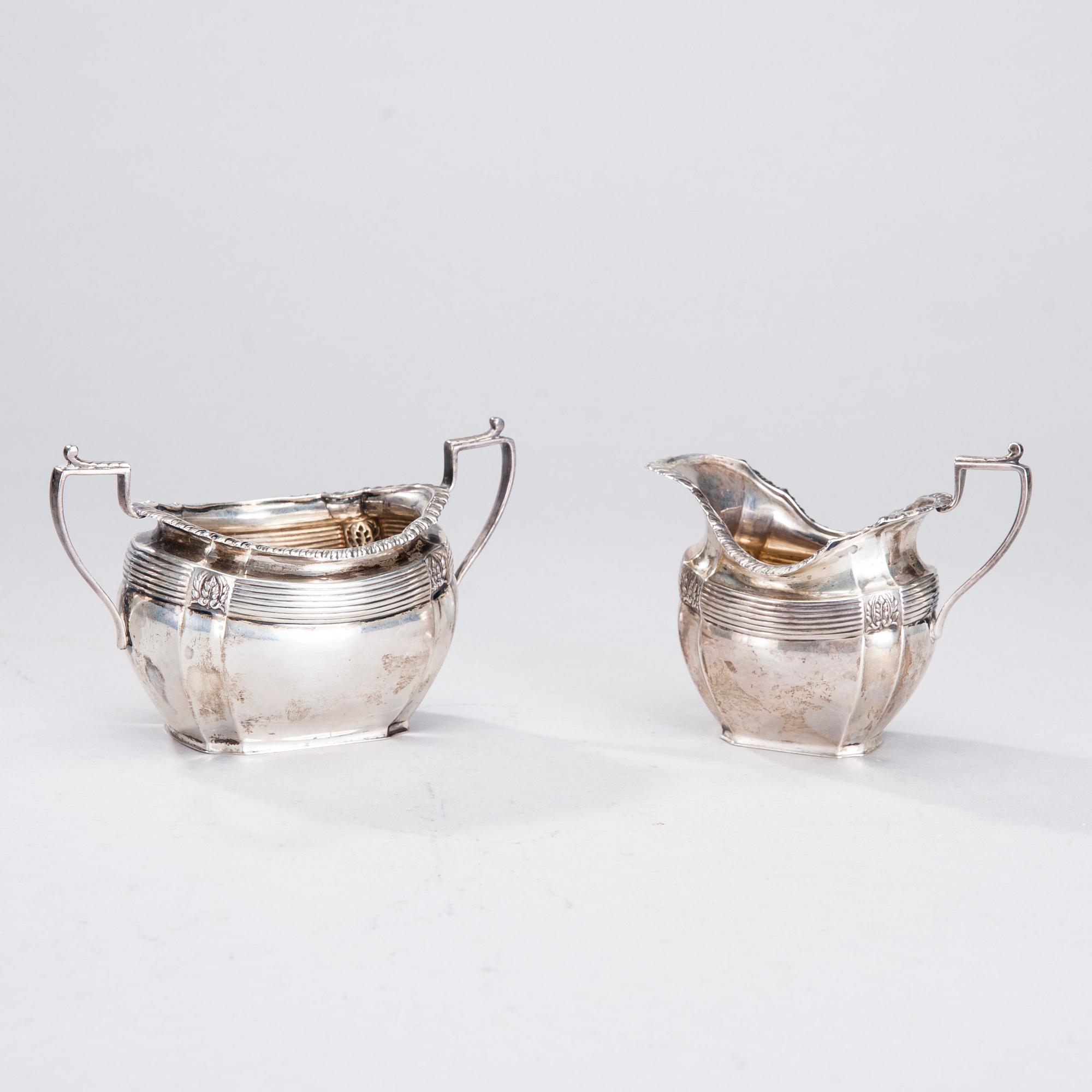 SOCKERSKÅL OCH GRÄDDSNÄCKA, sterling silver, Sheffield 1901. Vikt 230 g.