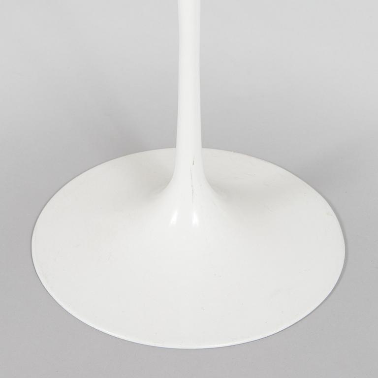 Eero Saarinen, pöytä, "Tulip", Artek. Lisenssillä valmistettu Billnäsin tehtailla, Fiskars, 1900-luvun puoliväli.