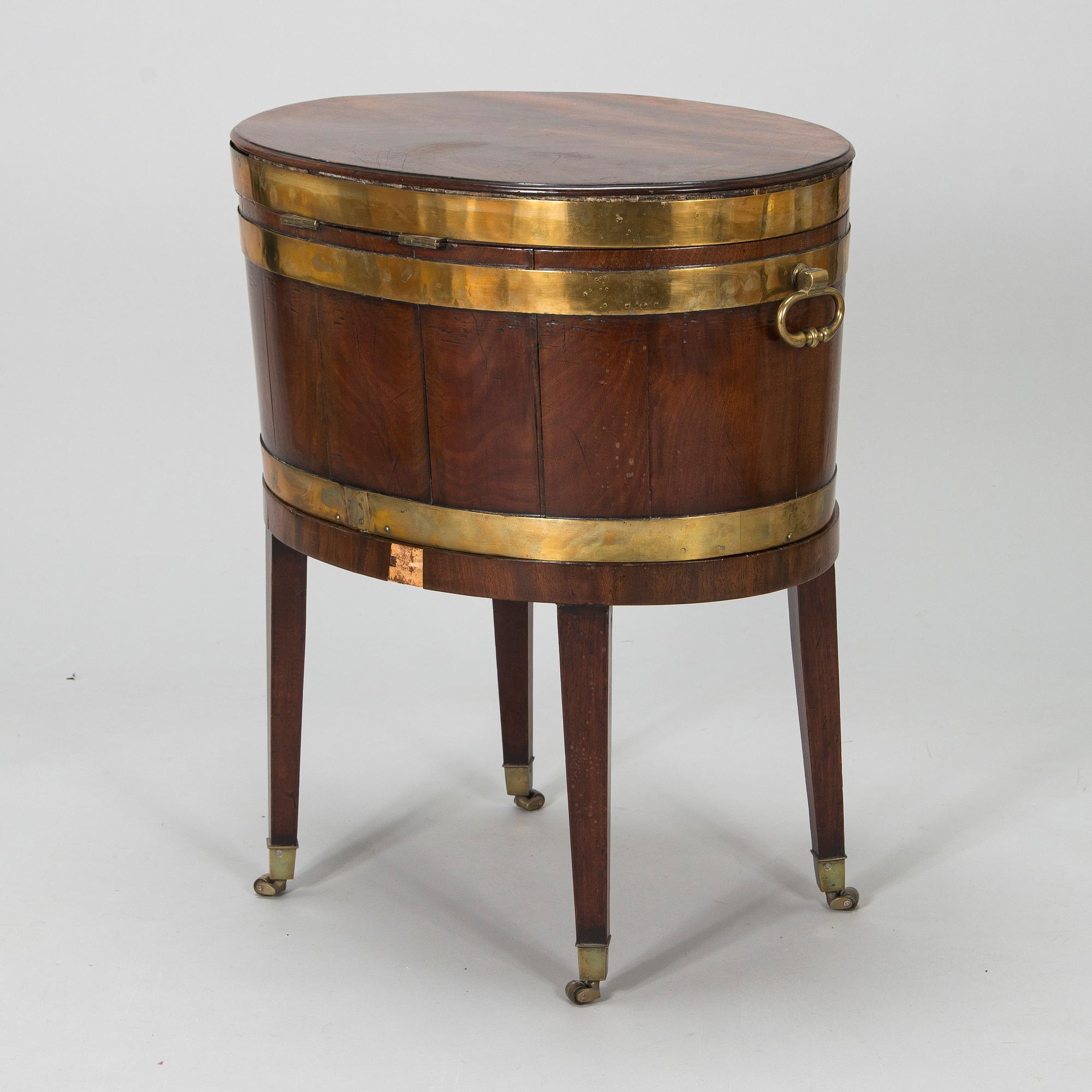 An 18th century english wine cooler.