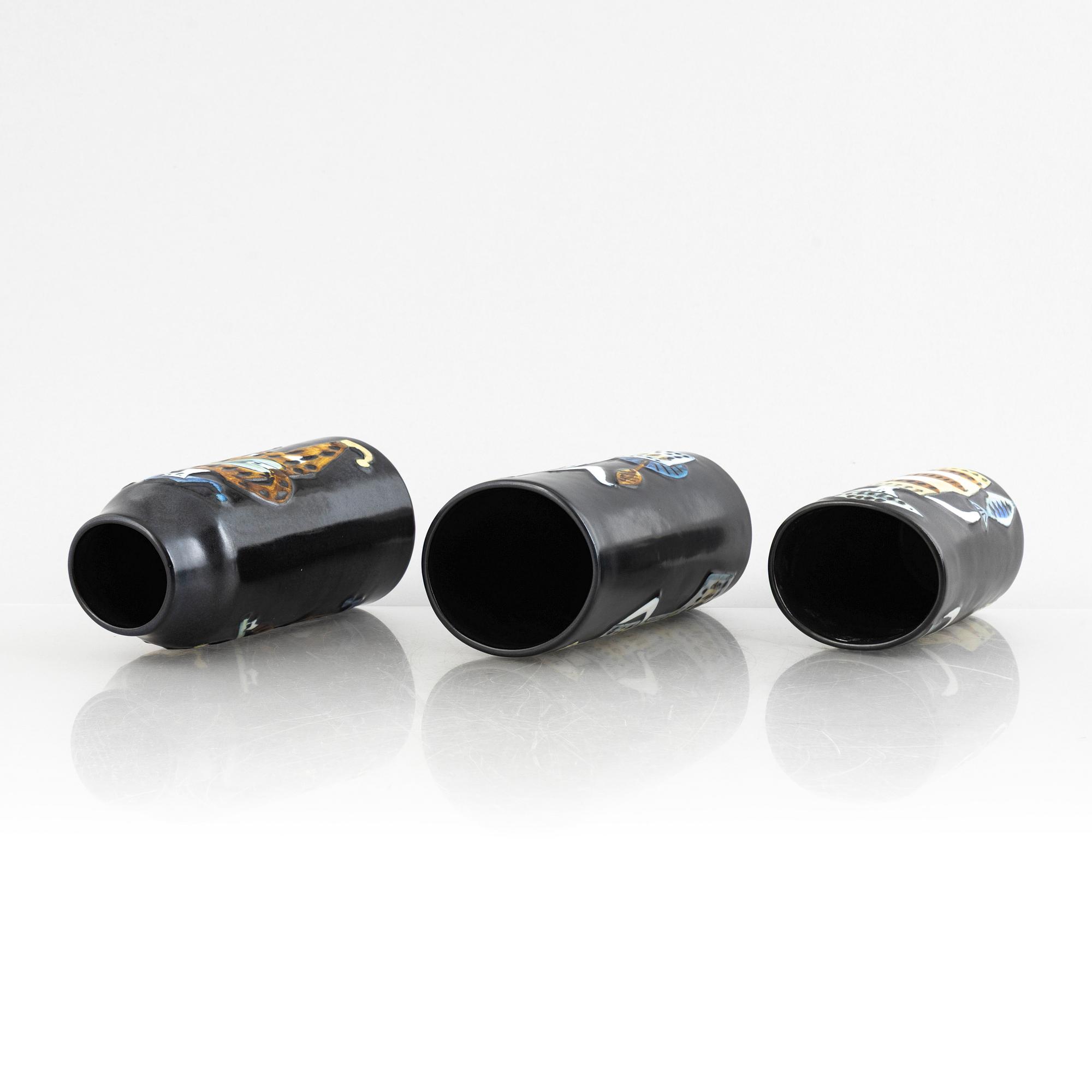 Lisa Larson, vaser, 4 st och fat, 2 st, stengods, ur serien "Varieté", Gustavsberg.