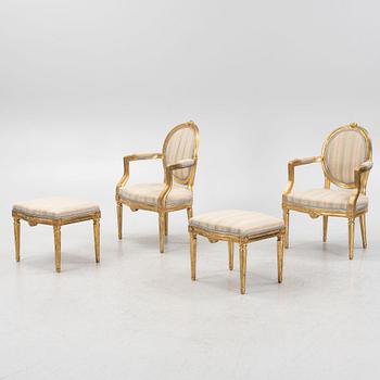 Karmstolar med taburetter, ett par, Louis XVI-stil, 1900-talets första hälft.