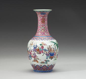 508. A famille rose vase, Qing dynasty, Daoguang mark and of the period (1821-1850).