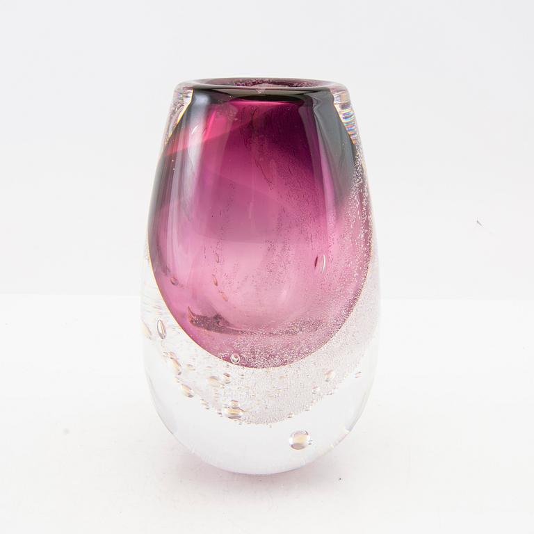 Hanne Dreutler, vas Studio Åhus, signerad och daterad 1994.