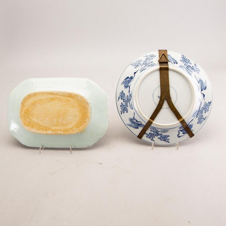 A Set of two Chinese porcelain Qianlong and Daoguang plates.