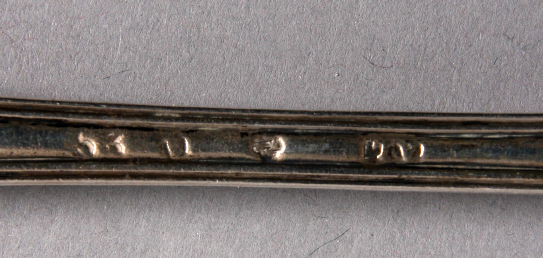 GRÄDDKANNA OCH STRÖSKEDAR, 1+2, silver, 1800-tal.