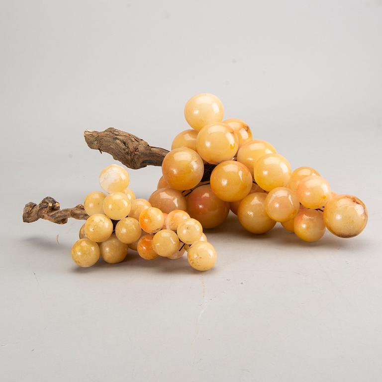 BORDSDEKORATIONER, 2 delar, trä och glas, 1900-tal.