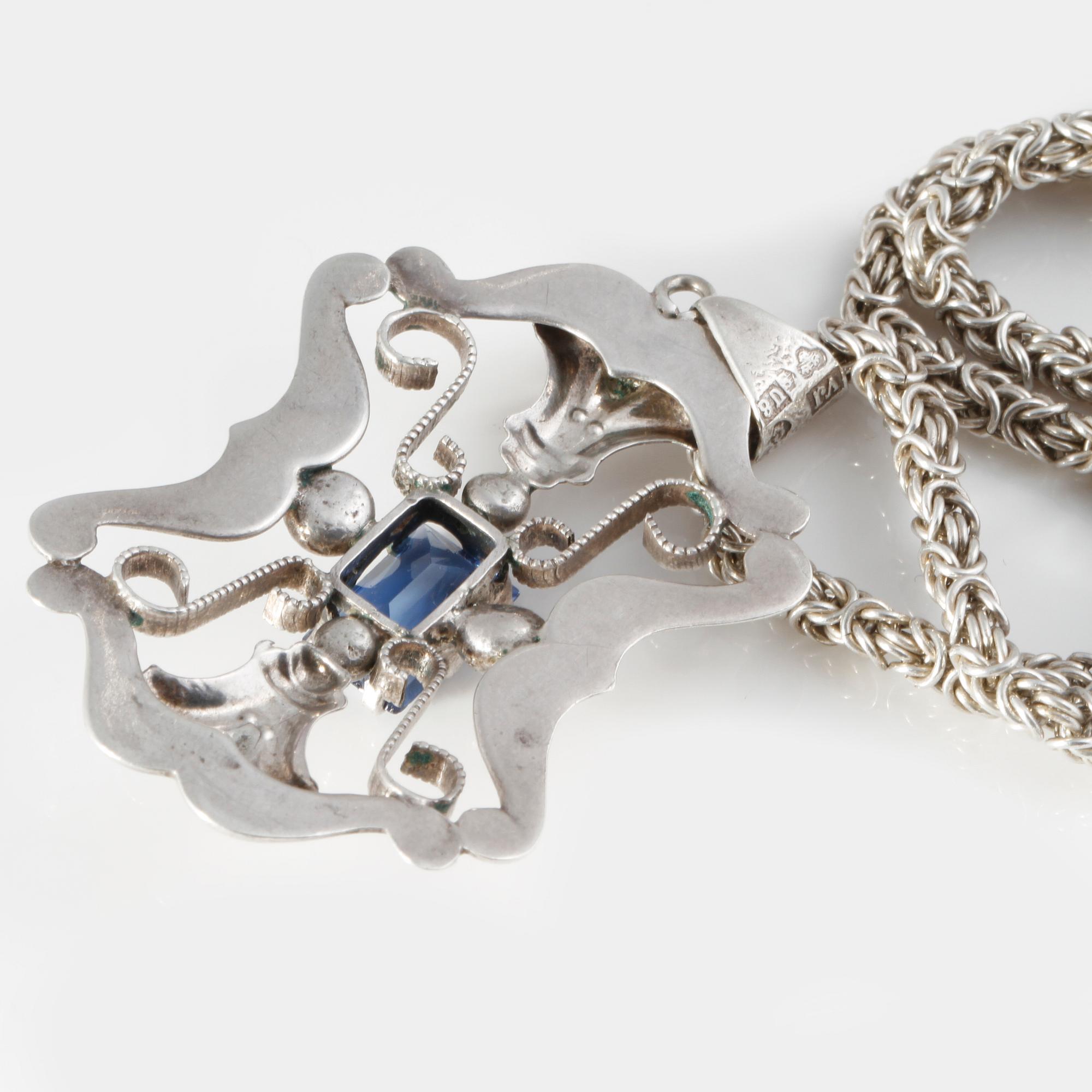 COLLIER/HÄNGE.