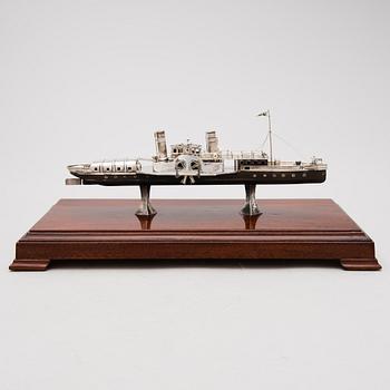 A Russian silverand wood model ship, maker's mark KH, Saint Petersburg 1908-1917.