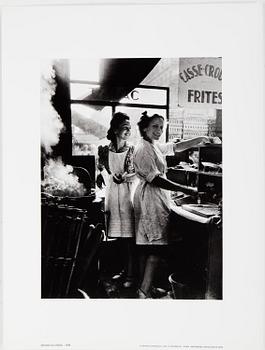 WILLY RONIS, Portfolio with 12 photographs reproduced in black and white on thick paper.  Published in 1986.