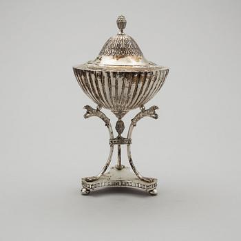 STRÖSOCKERSKÅL med LOCK, silver, GAB, Stockholm, 1905. Vikt ca 572g.