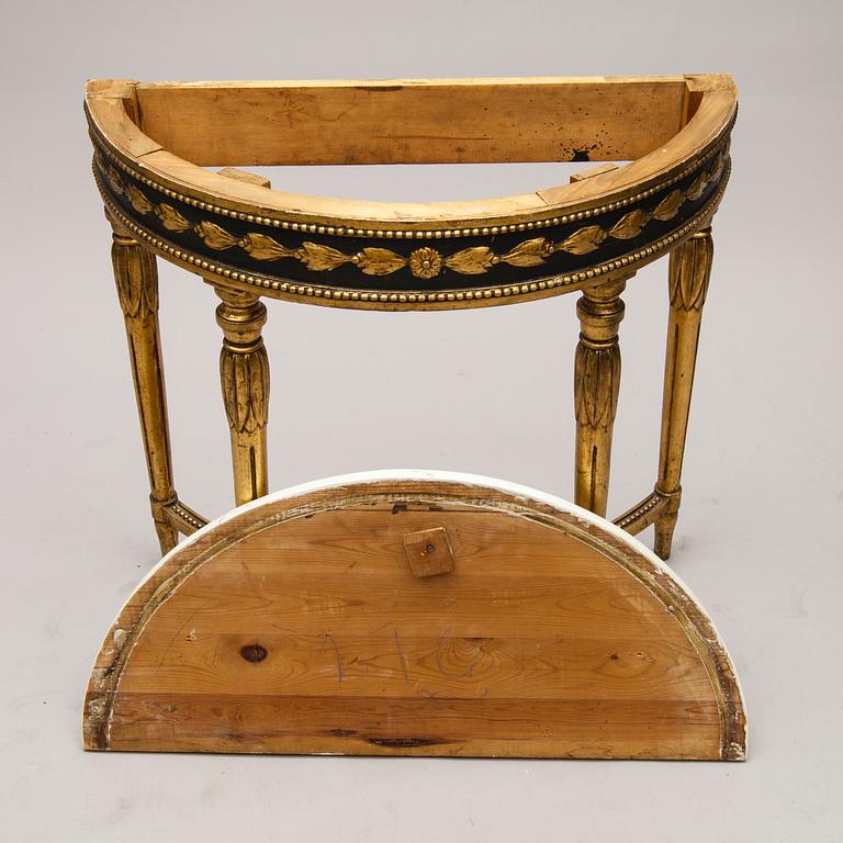 SPEGEL samt KONSOLBORD, sengustaviansk stil, 1900-talets början.