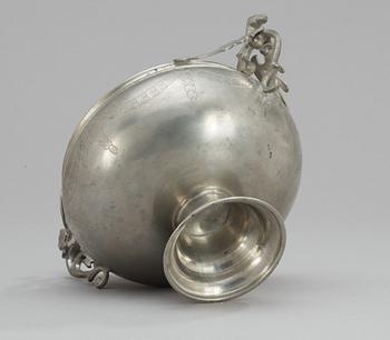 A Swedish pewter bowl, Makers mark by Gottlob F Baumann, Hudiksvall (1789-1826).