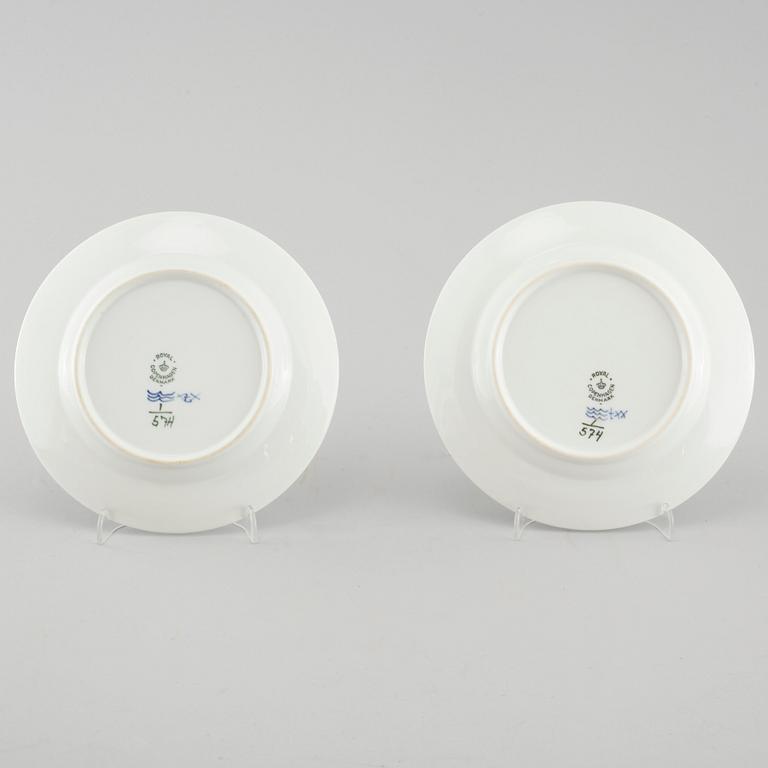 24 pieces of Musselmalet porcelain, made by Royal Copenhagen, 20th  century.