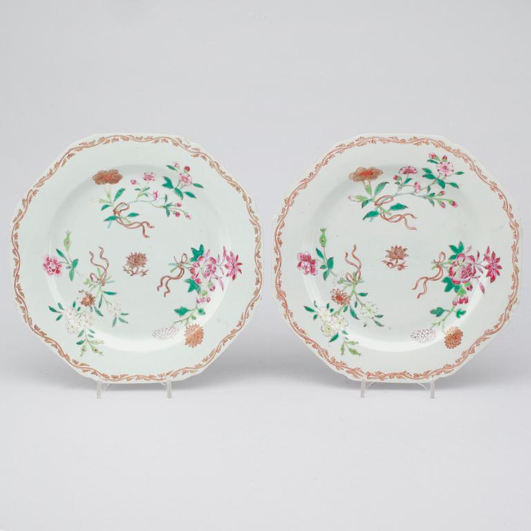 A PAIR OF CHINESE PORCELAIN PLATES, Yung-Cheng, first half of the 18th century.