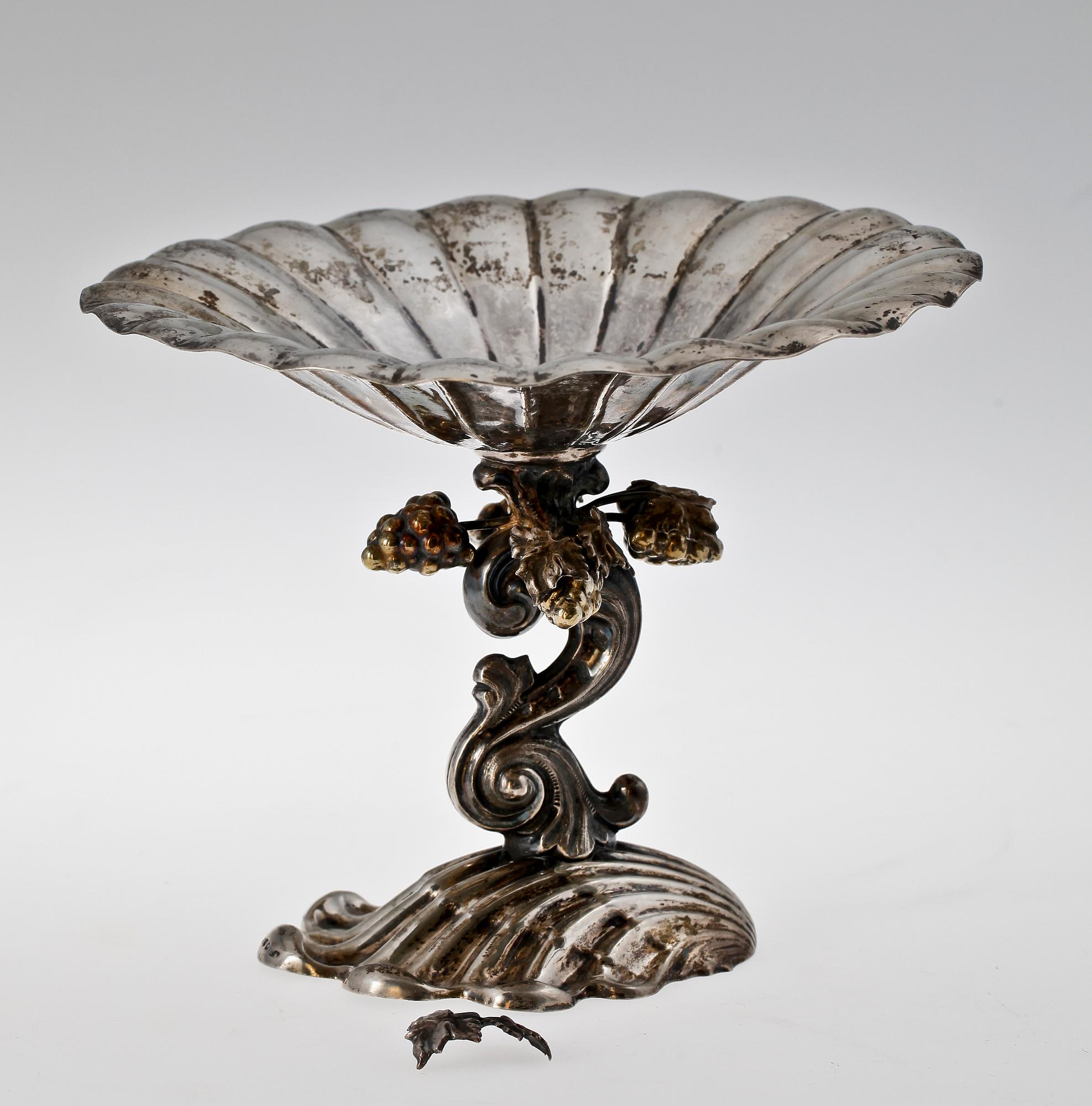 SKÅL PÅ FOT, silver, otydliga stämplar bla 1849.