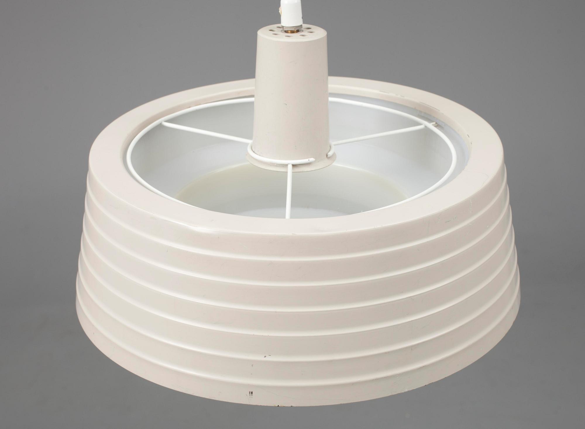 TAKLAMPA, Orno, design Lisa Johansson-Pape, 1900-talets senare hälft. H 60.
