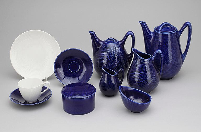 KAFFESERVIS, 31 delar, flintgods, "Blå eld", Hertha Bengtsson, Rörstrand, 1951-71.