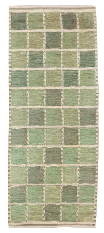 CARPET. "Gyllenrutan grön". Knotted pile in relief. 328 x 132,5 cm. Signed AB MMF BN.