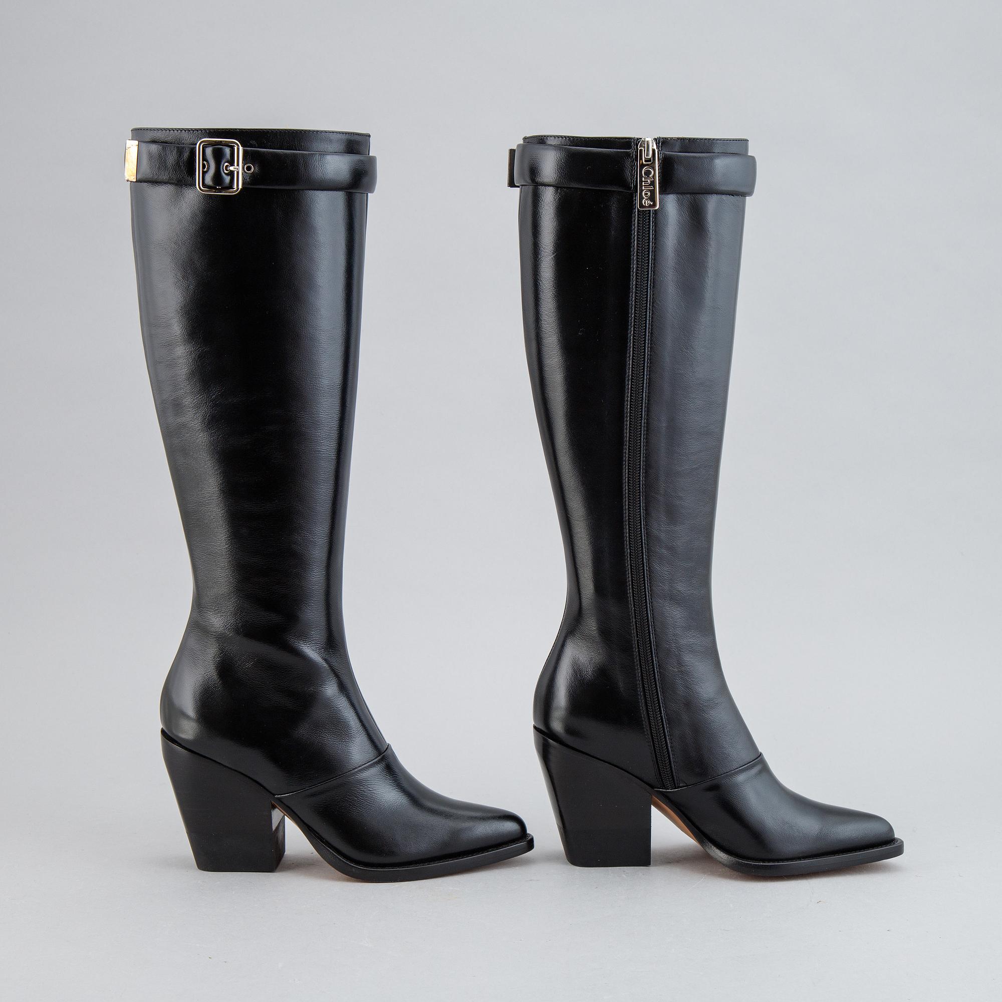 Chloé, a pair of black leather 'Serina' boots, size 36½.