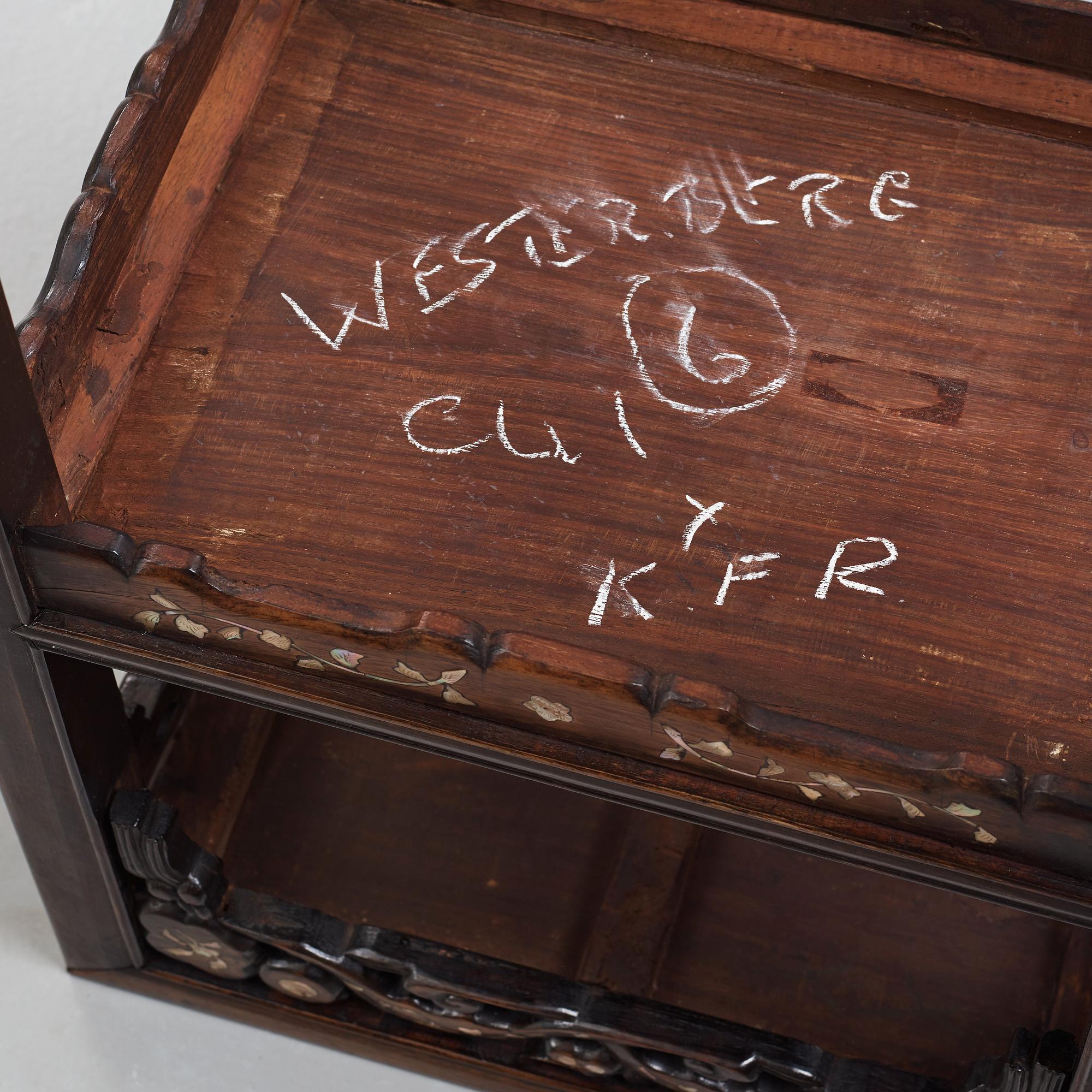 BORD, två stycken, trä. Kina, 1900-tal.