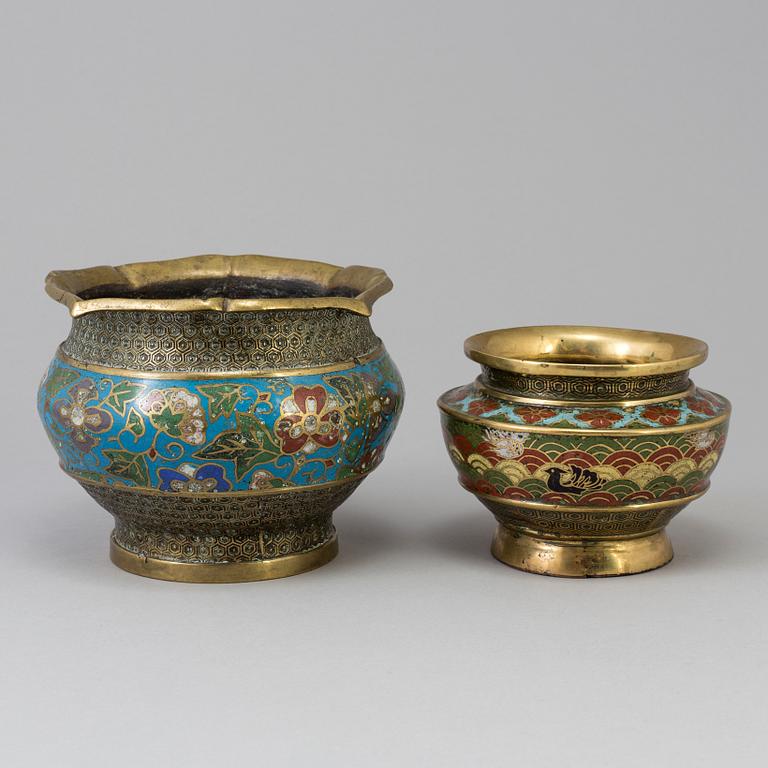 URNOR/YTTERFODER, 2 st, cloissonné, Japan, 1900-tal.