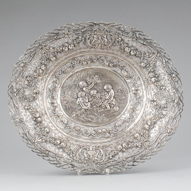 PRESENTERFAT, silver 800, Tyskland sannolikt, 1800-tal. Ca 830 gram.