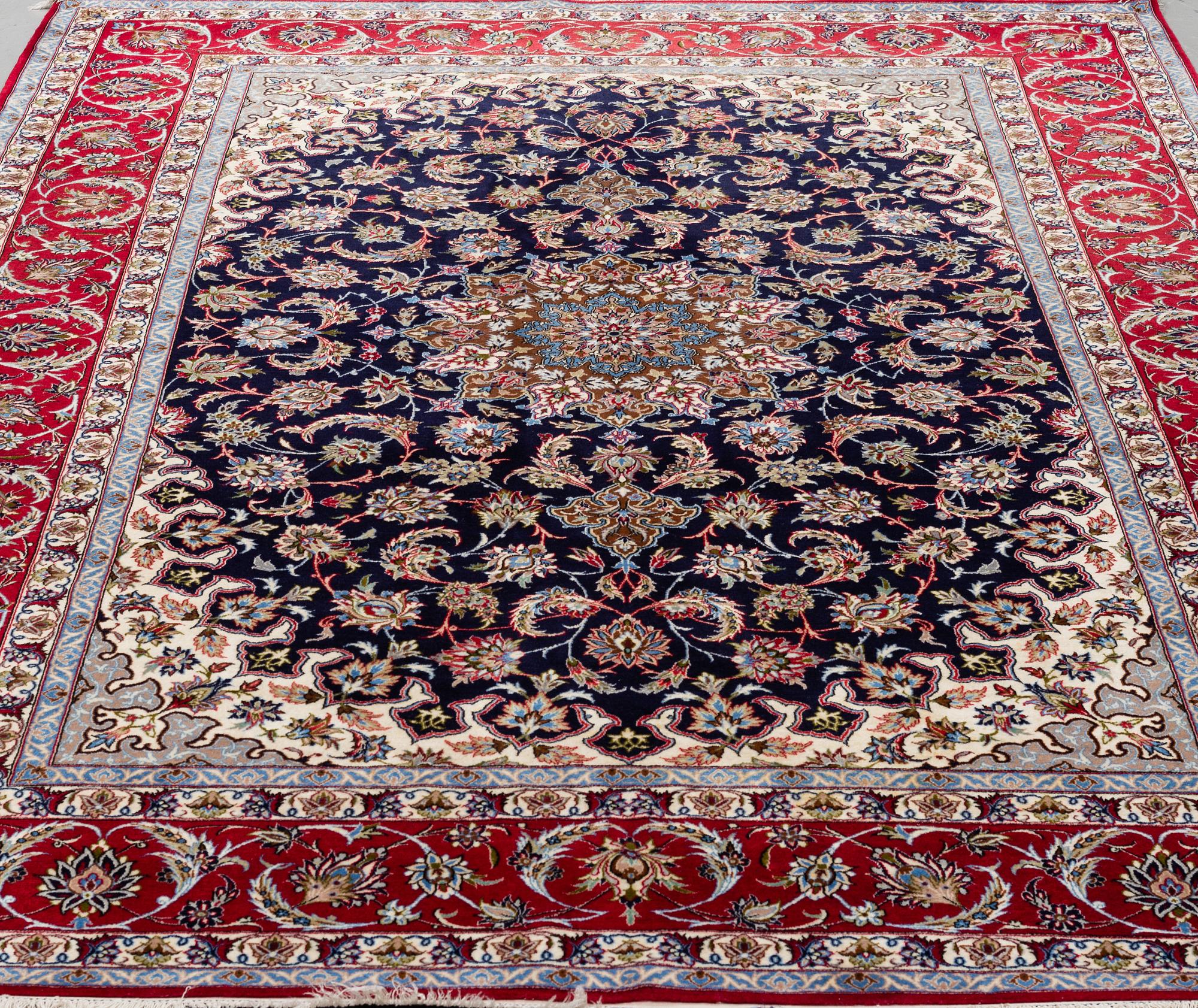A CARPET, Old Esfahan, part silk, ca 306,5 x 201 cm.