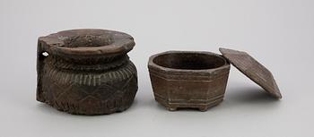 MORTEL samt ASK med LOCK, 2 delar, trä samt kalksten, bl.a 1800-tal.