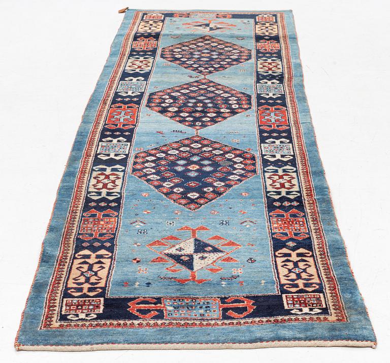 A runner carpet, Lori, ca. 292 x 93 cm.