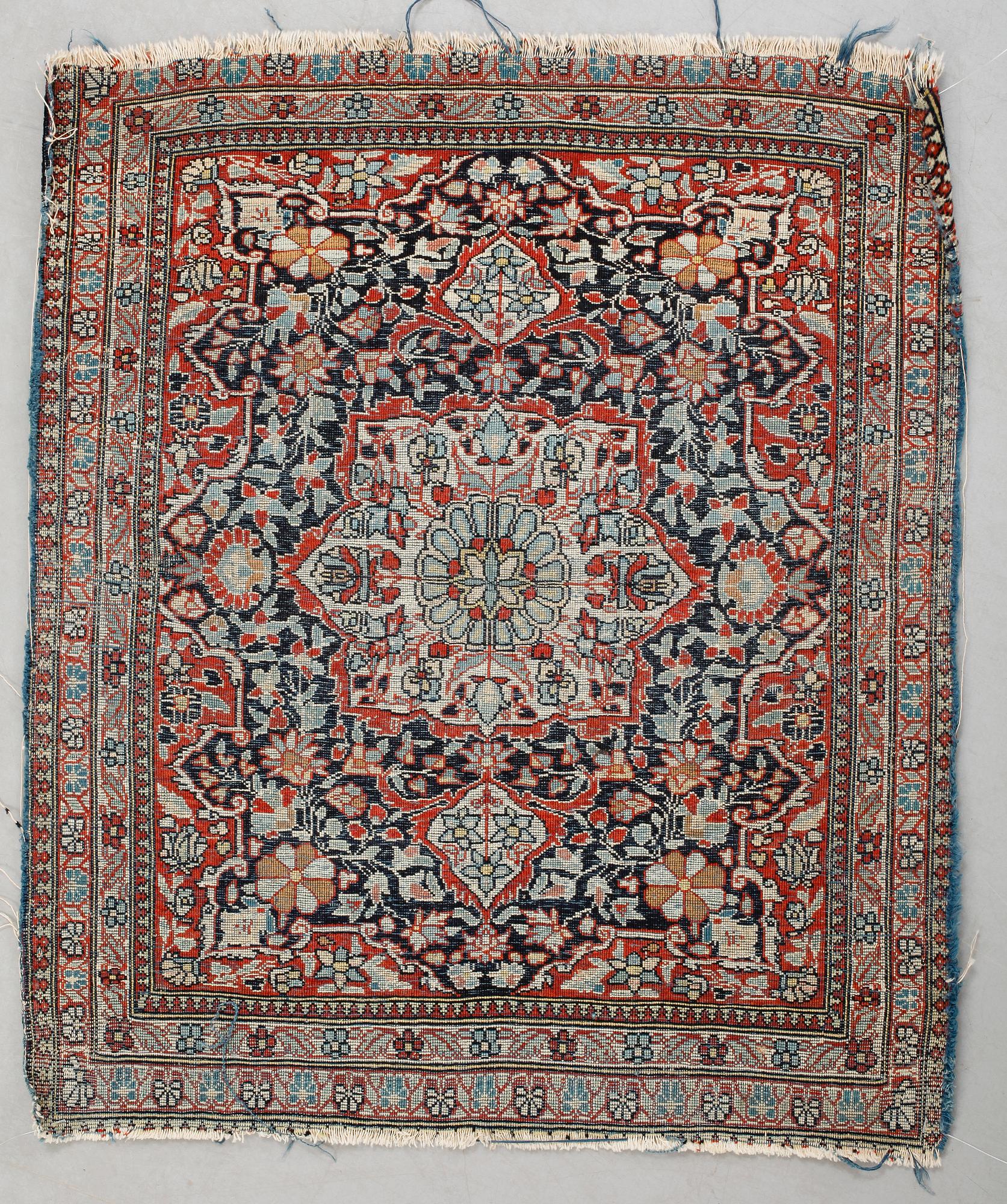 MATTA, semiantik Keshan sk Motachem. Ca 65,5 x 56,5 cm.