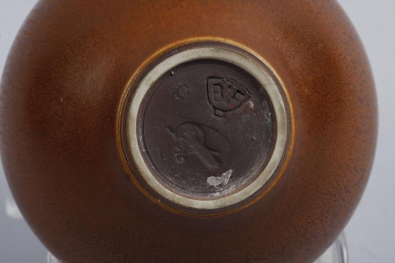 VAS, stengods. Berndt Friberg. Stmplsign B.F.