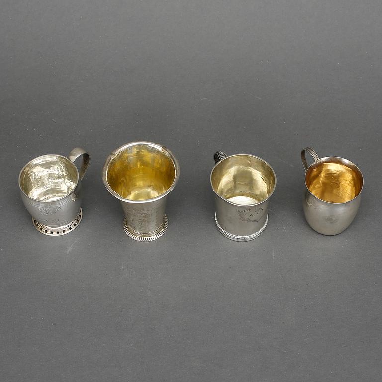 BÄGARE samt 3 st SUPKOPPAR, silver, Tot vikt 111 gram. Bägare stämplad Lars Castman, Vimmerby ca 1750.
