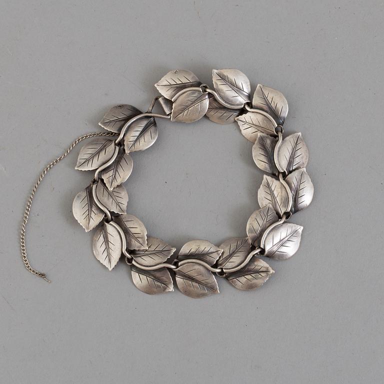 GERTRUD ENGEL, armband, örhängen och brosch, sterlingsilver, A Michelsen, Stockholm, 1952-3.