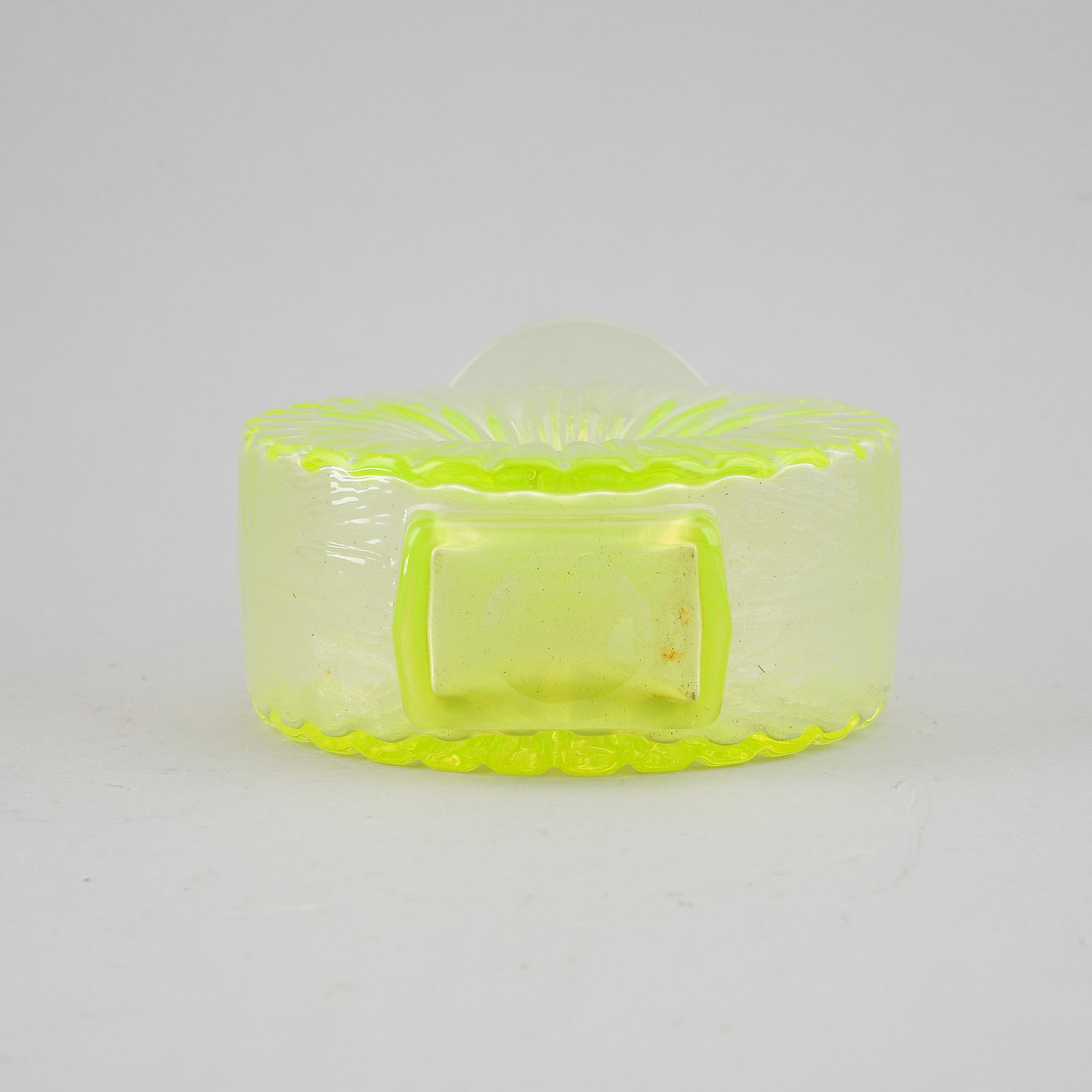 HELENA TYNELL, a sun glass bottle for Riihimäen Lasi Oy. In production 1964-1974.