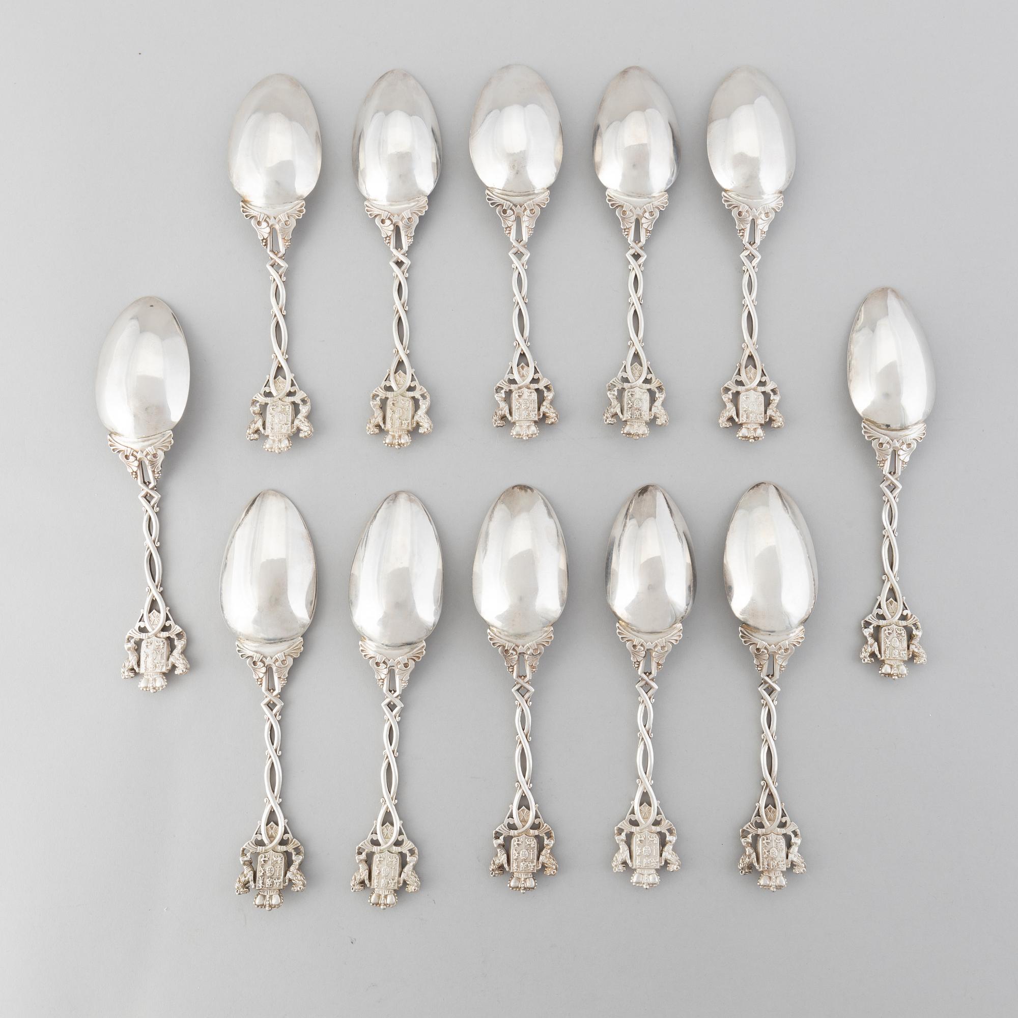 Firma Alexandre Gueyton, 12 st skedar, silver ur Youssopovs Skandinaviska servis, Paris, 1800-talets andra hälft,