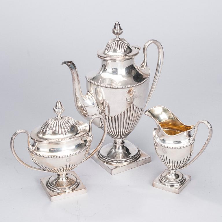 KAFFESERVIS, 3 delar, försilvrad metall, empirestil, 1900-talets första hälft.