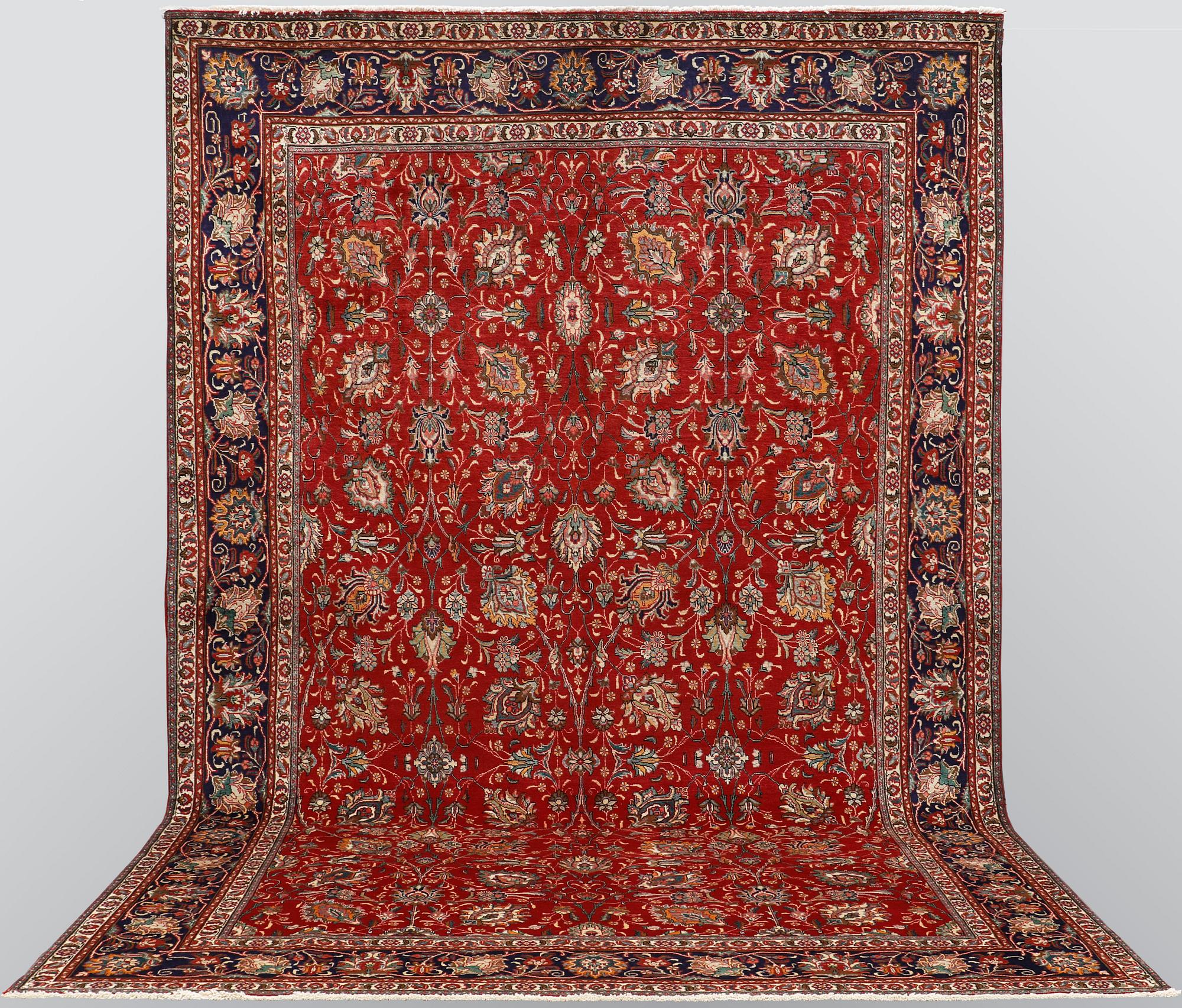 A carpet, Tabriz, ca 472 x 302 cm.