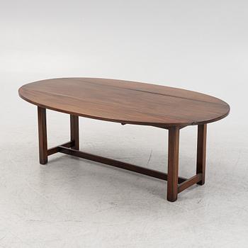 An English style coffee table, second half of the 20th century.