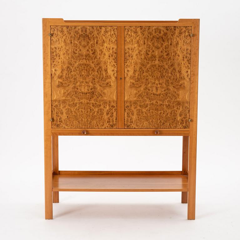 Josef Frank, a model 2135 cabinet, Firma Svenskt Tenn, post 1985.