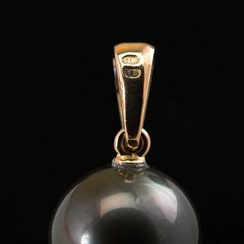 A PENDANT, tahitian pearl 14,5 mm. 14K gold.