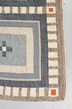 Sigvard Bernadotte, a carpet, flat weave, ca 320 x 194 cm, unsigned.