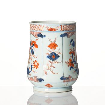 An Imari tankard, Qing dynasty, Kangxi (1662-1722).