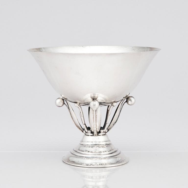 Johan Rohde, skål på fot, Georg Jensen Köpenhamn, 1918, 830/1000 silver, designnr 6.