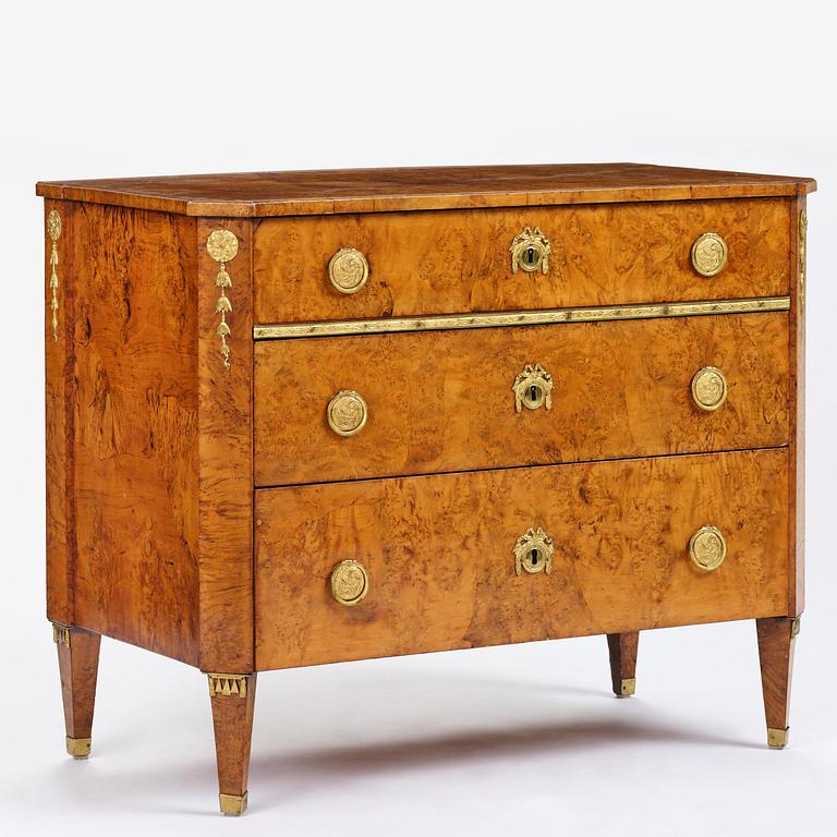 A late Gustavian burr-alder commode, early 19th century.