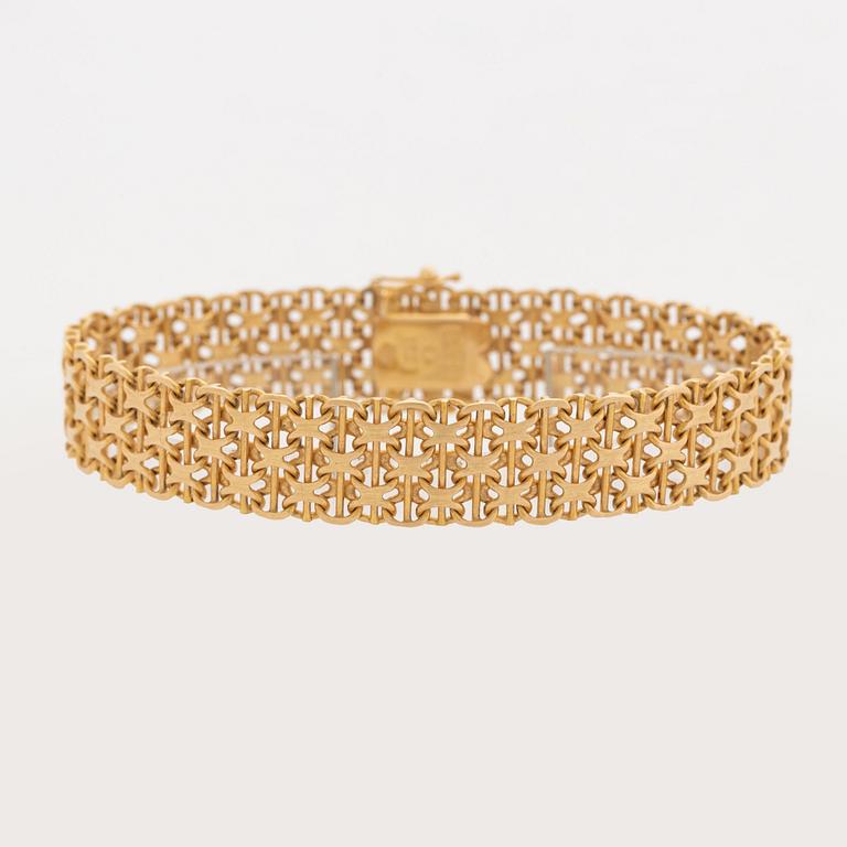 18K gold bracelet.