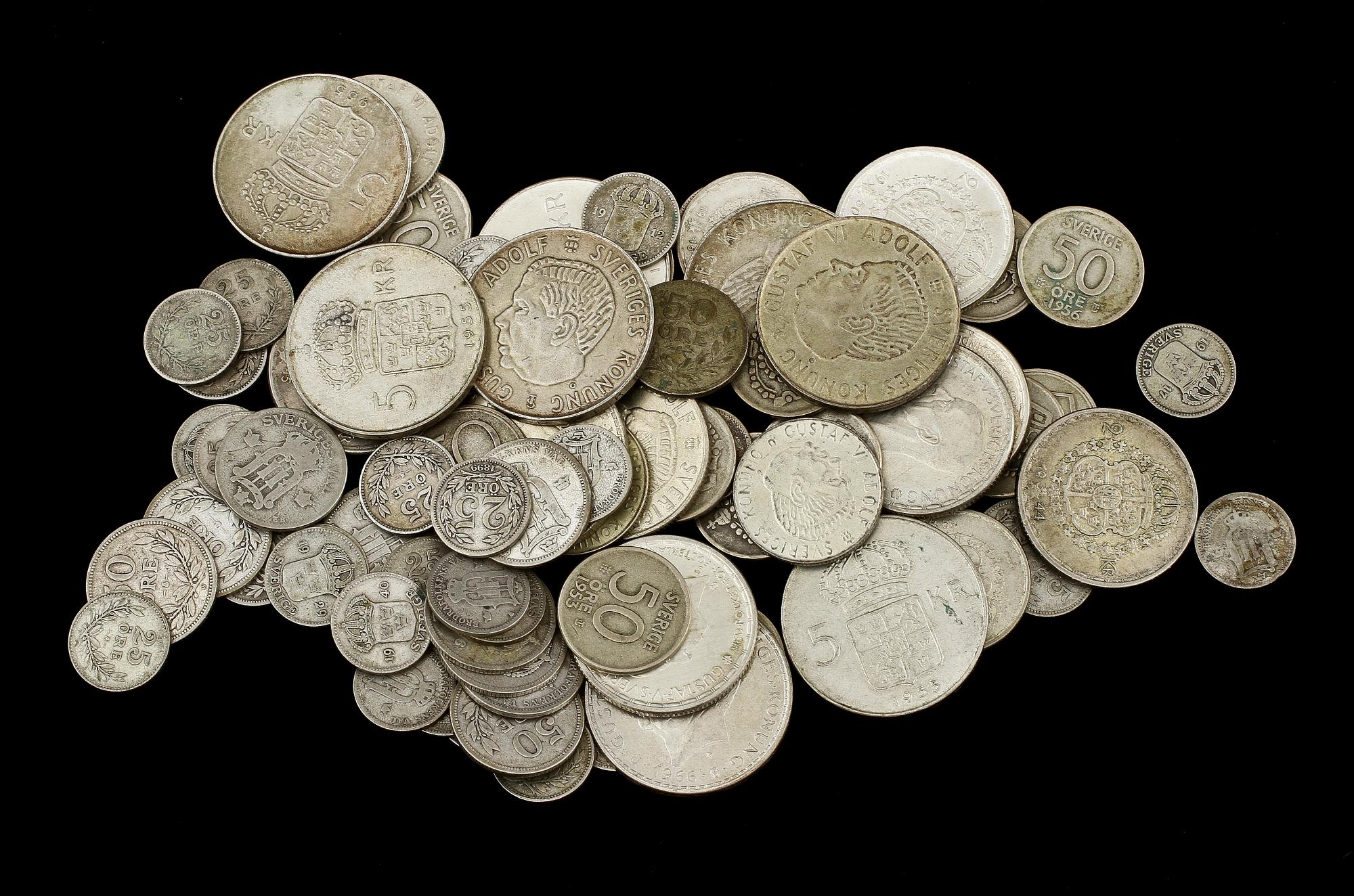 MYNT, 79 st, mestadels silver, Sverige, 1800/1900-tal. Vikt ca 500 g.