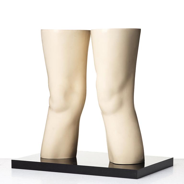 Claes Oldenburg, "London knees".