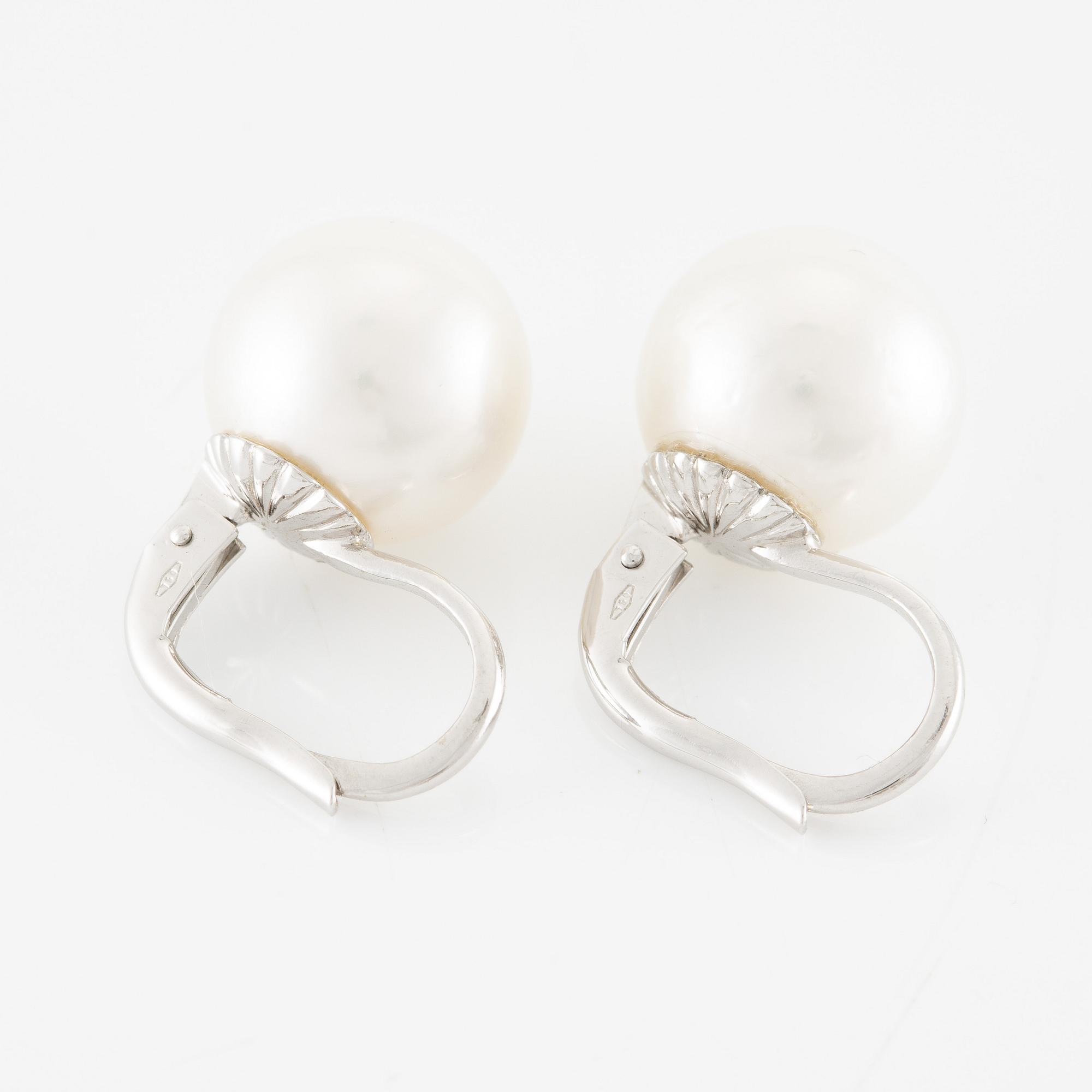 Örhängen 18K vitguld med odlade South sea pärlor.